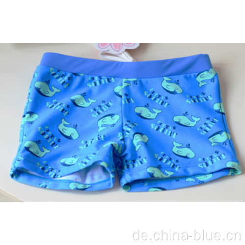 Der Sommer des Jungen gestrichene Swimtrunks